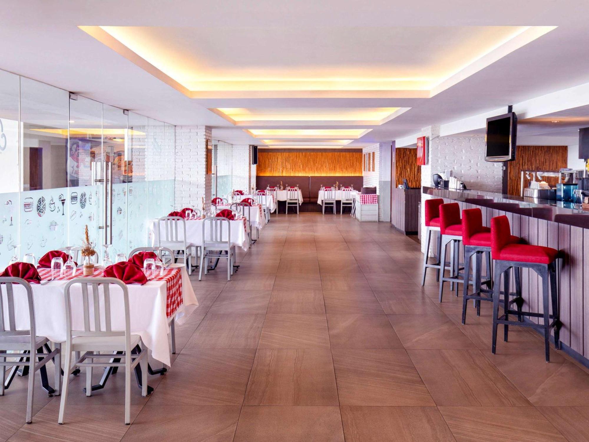 Grand Mercure Solo Baru Экстерьер фото